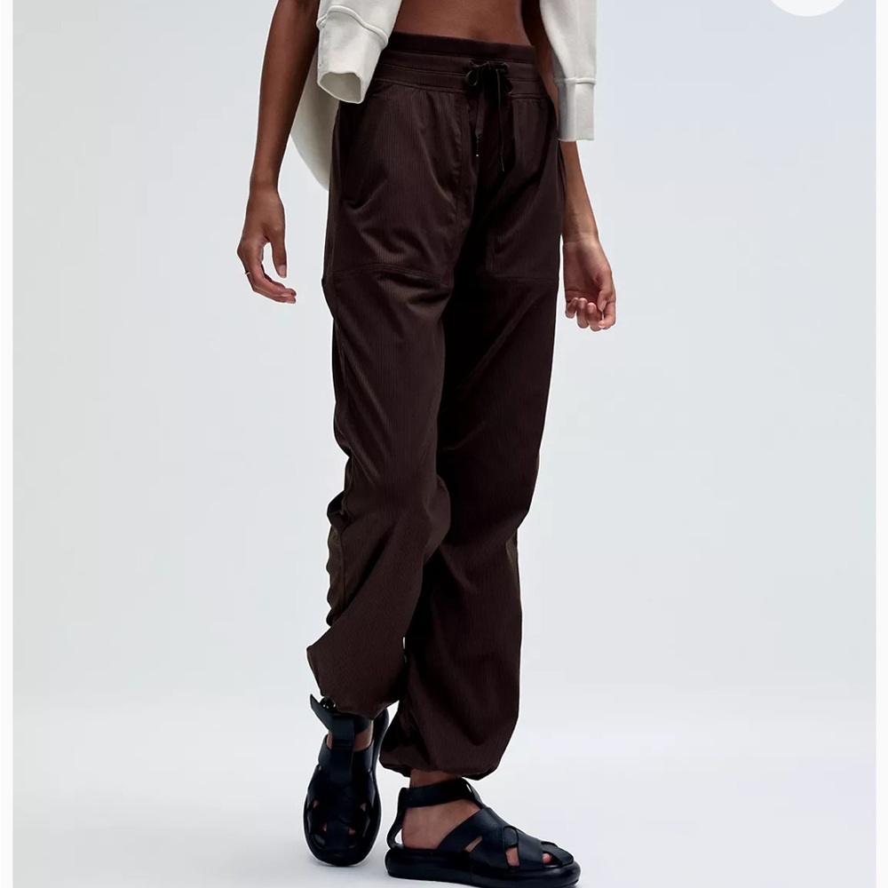 Lululemon dance studio maid rise pant short